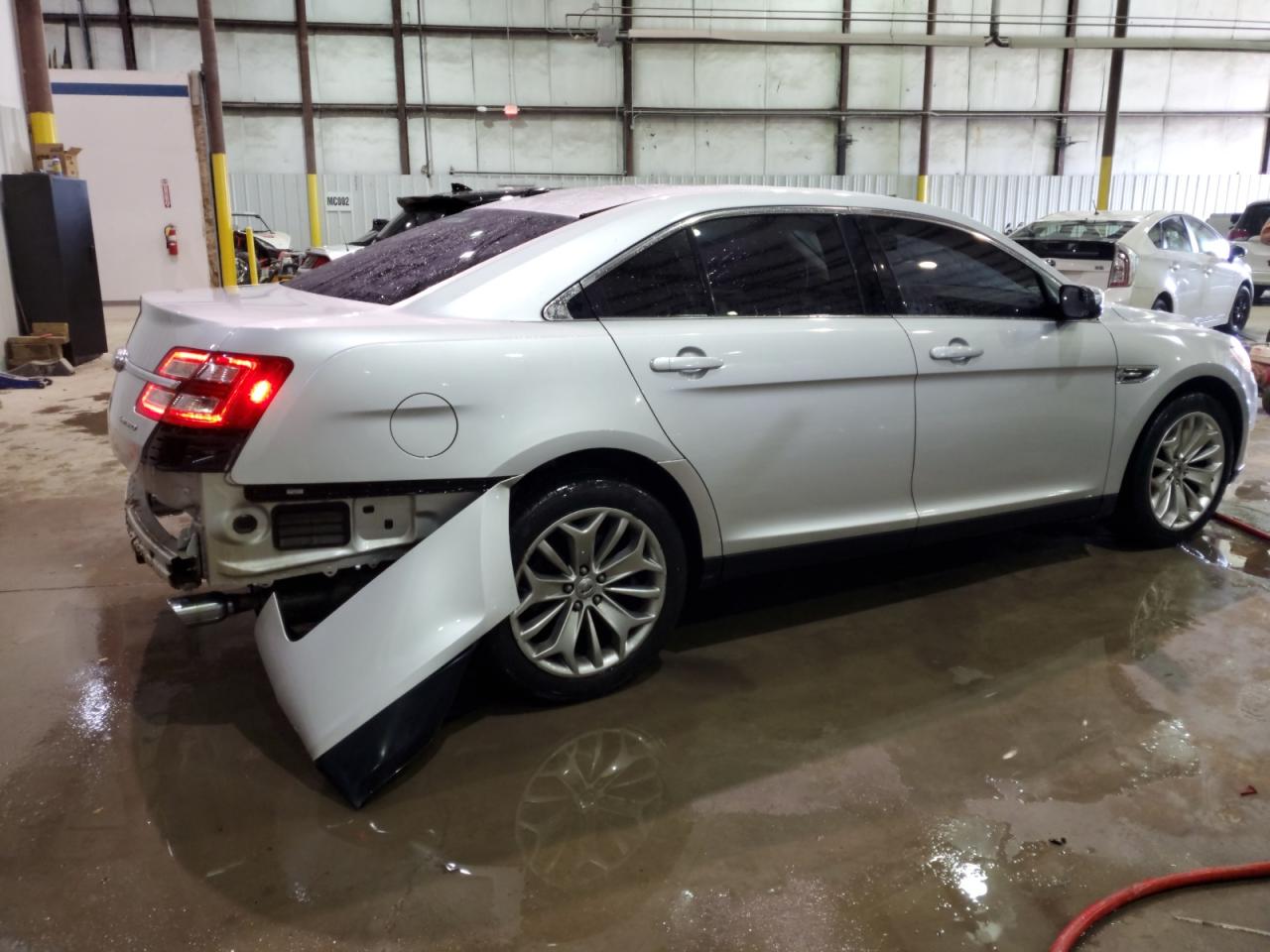 2014 Ford Taurus - Image 3
