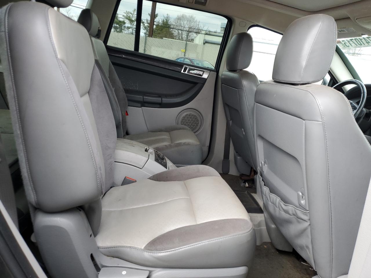 2008 Chrysler Pacifica - Image 12