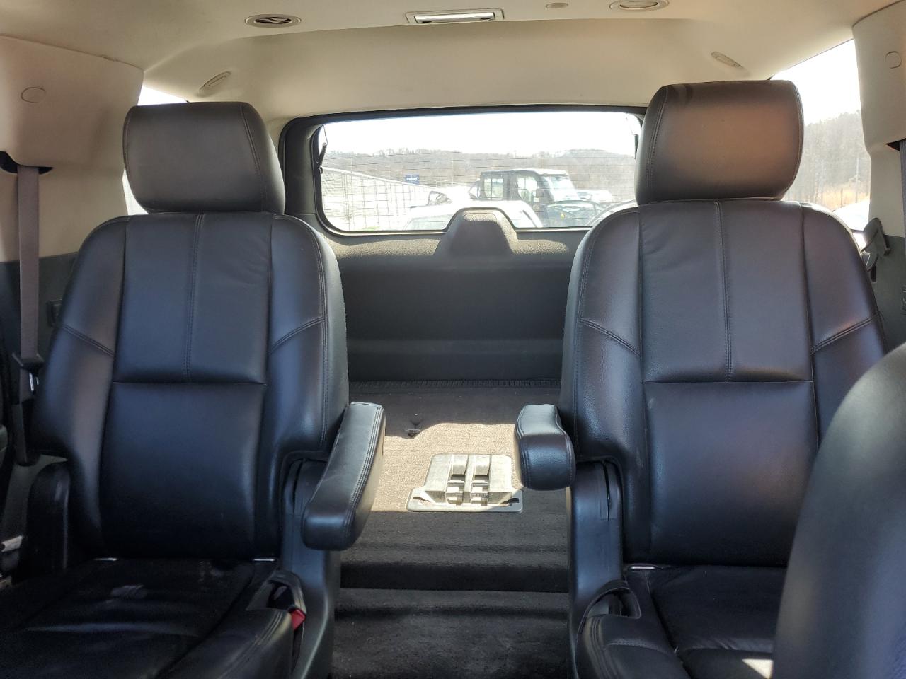 2011 Chevrolet Tahoe - Image 10