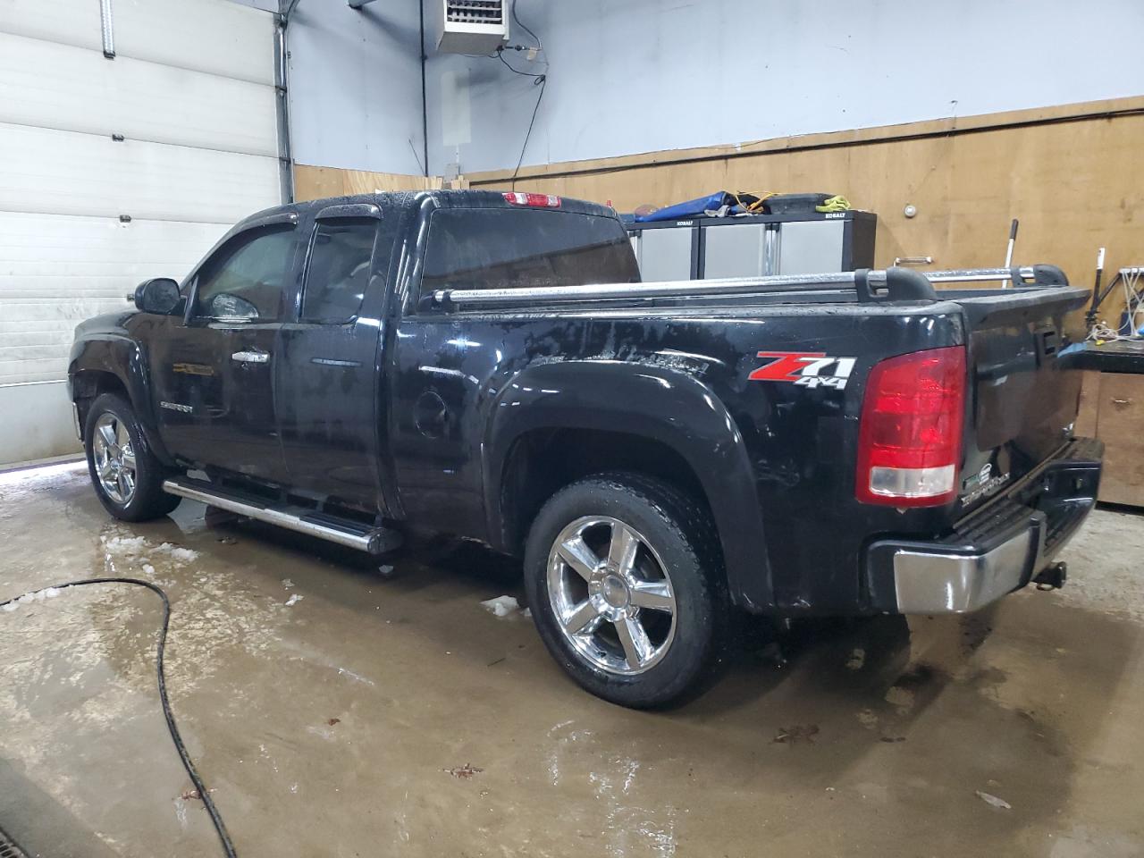 2010 GMC Sierra - Image 2
