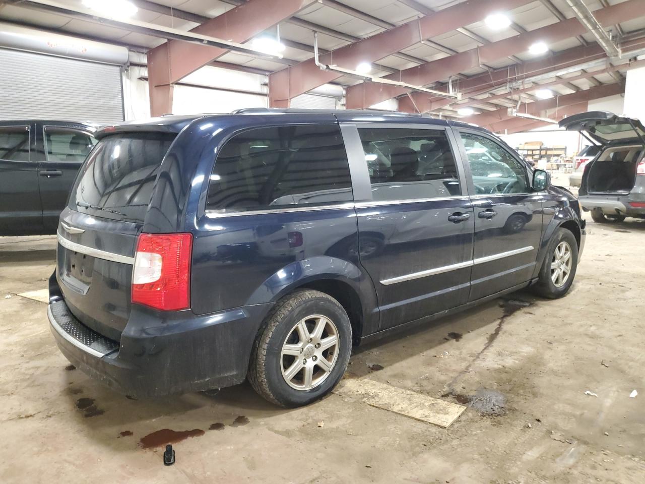2011 Chrysler Town & Country - Image 3