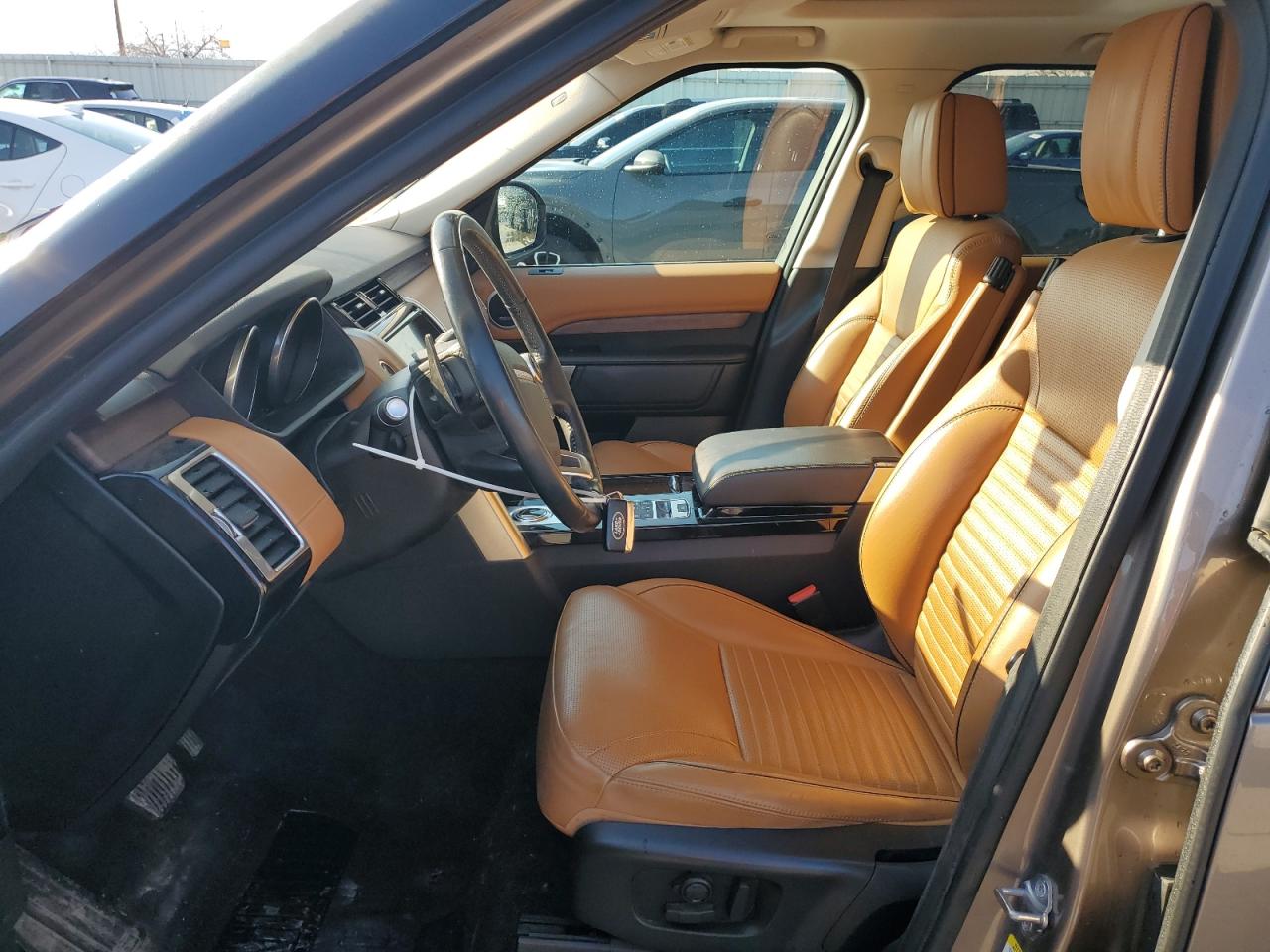 2017 Land Rover Discovery - Image 7