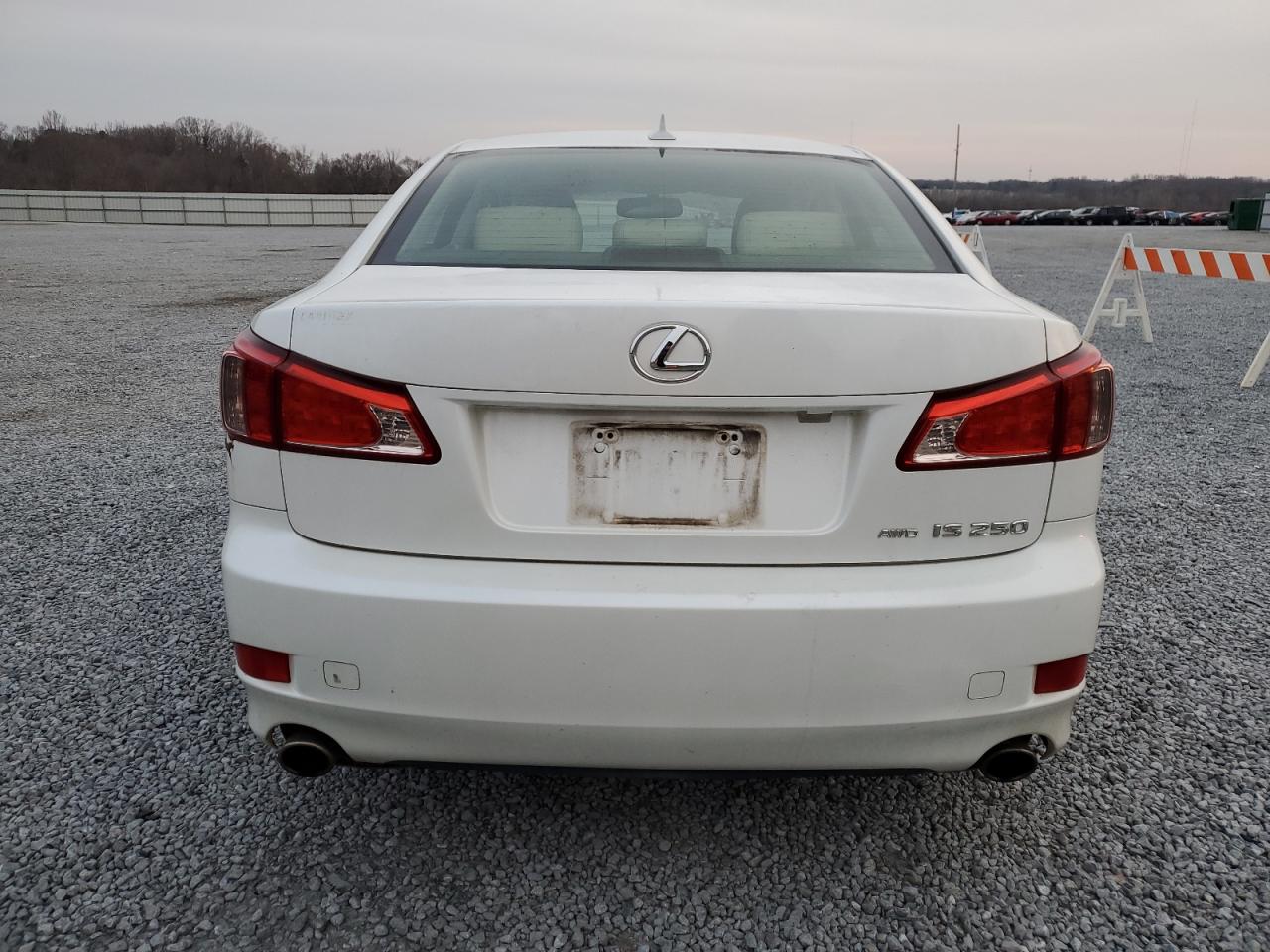 2011 Lexus IS - Image 6