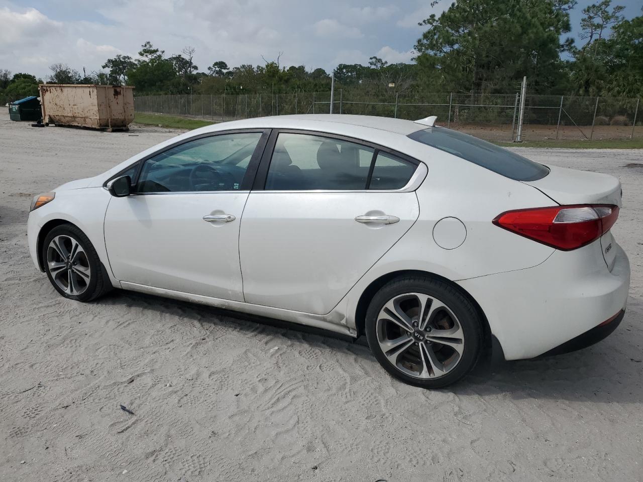2016 Kia Forte - Image 2