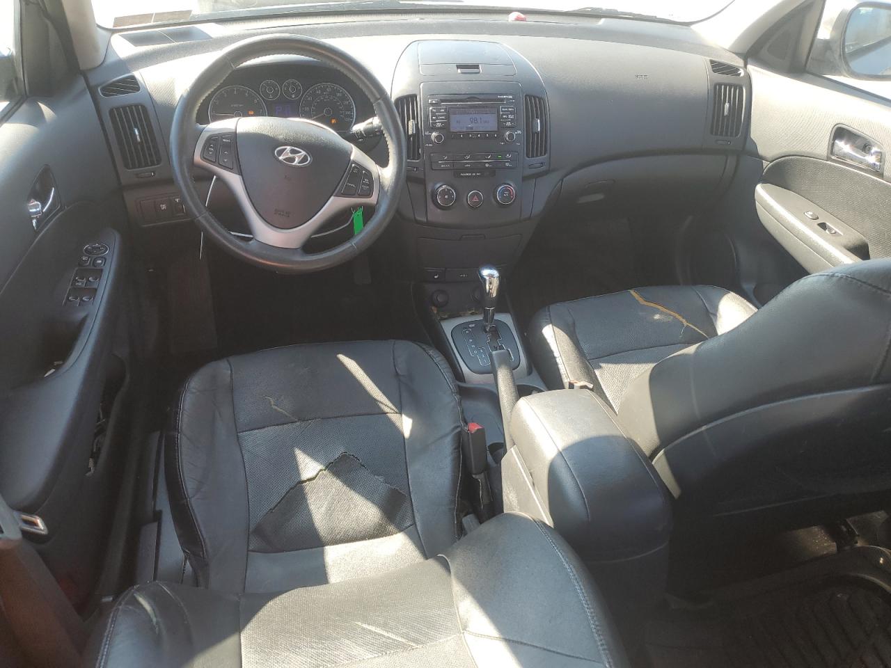 2011 Hyundai Elantra - Image 8