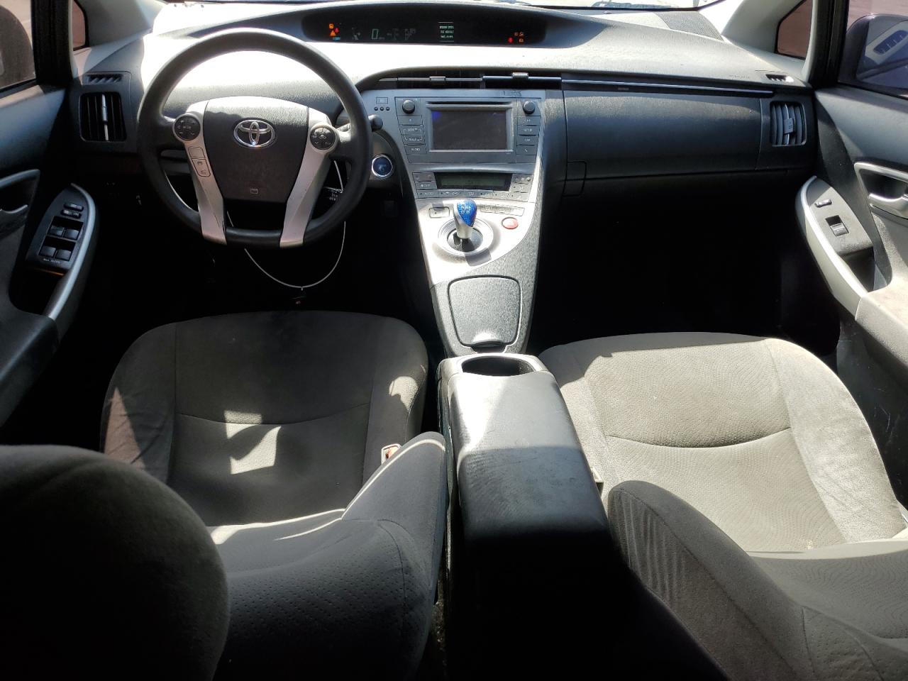 2015 Toyota Prius - Image 8