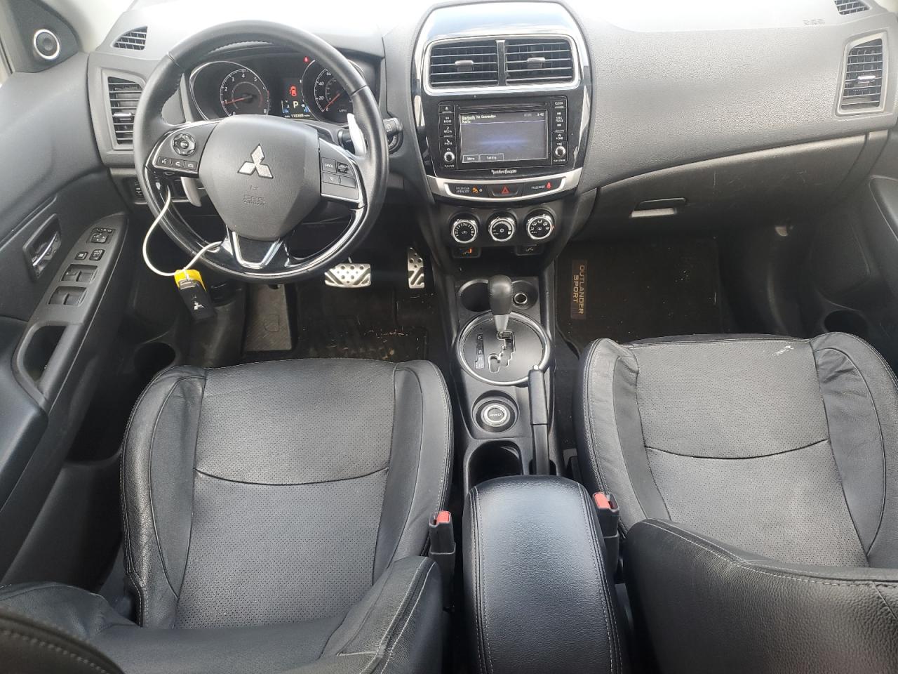 2017 Mitsubishi Outlander - Image 8