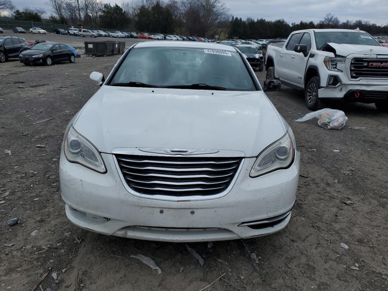 2014 Chrysler 200 - Image 5