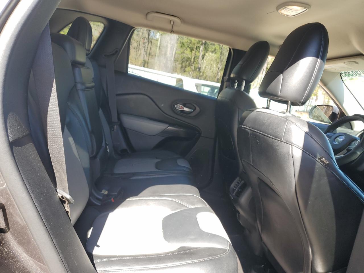 2014 Jeep Grand Cherokee - Image 11