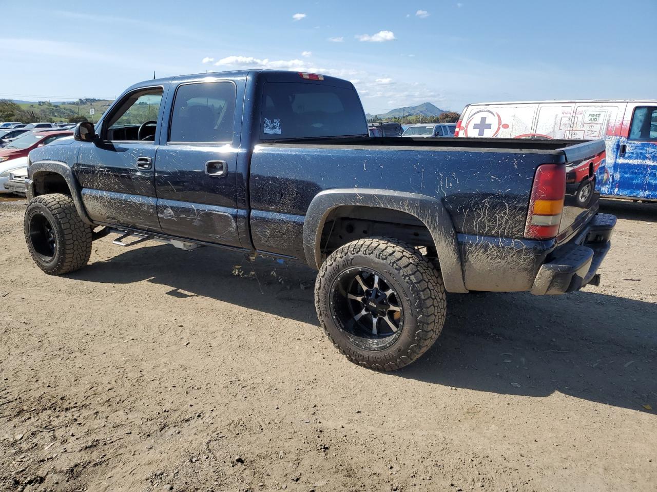 2005 GMC Sierra - Image 2
