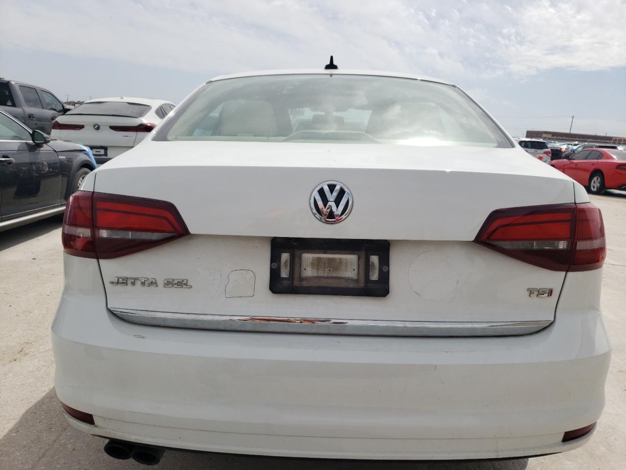 2017 Volkswagen Jetta - Image 6