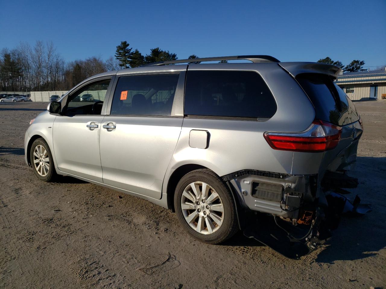 2017 Toyota Sienna - Image 2