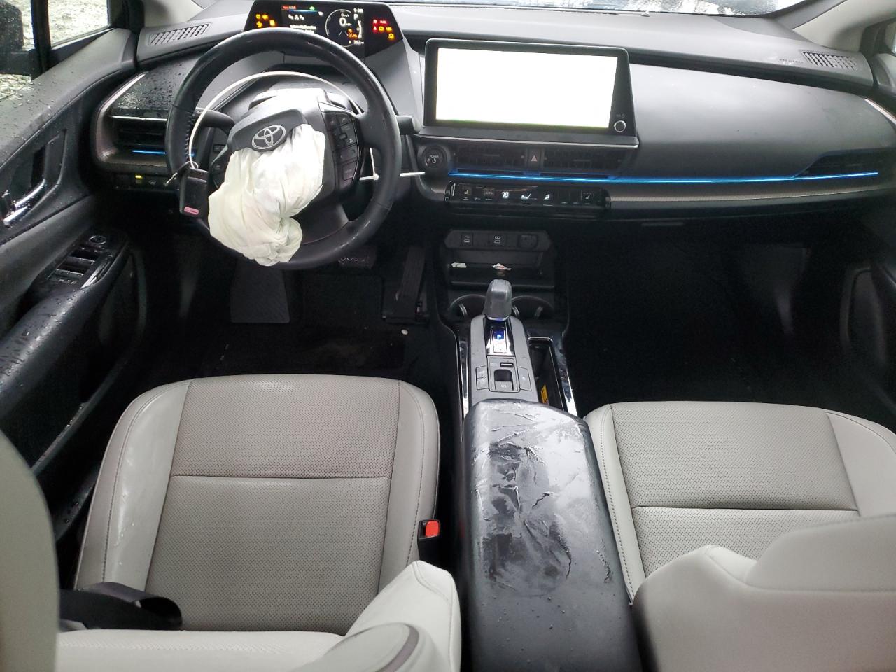 2024 Toyota Prius - Image 8