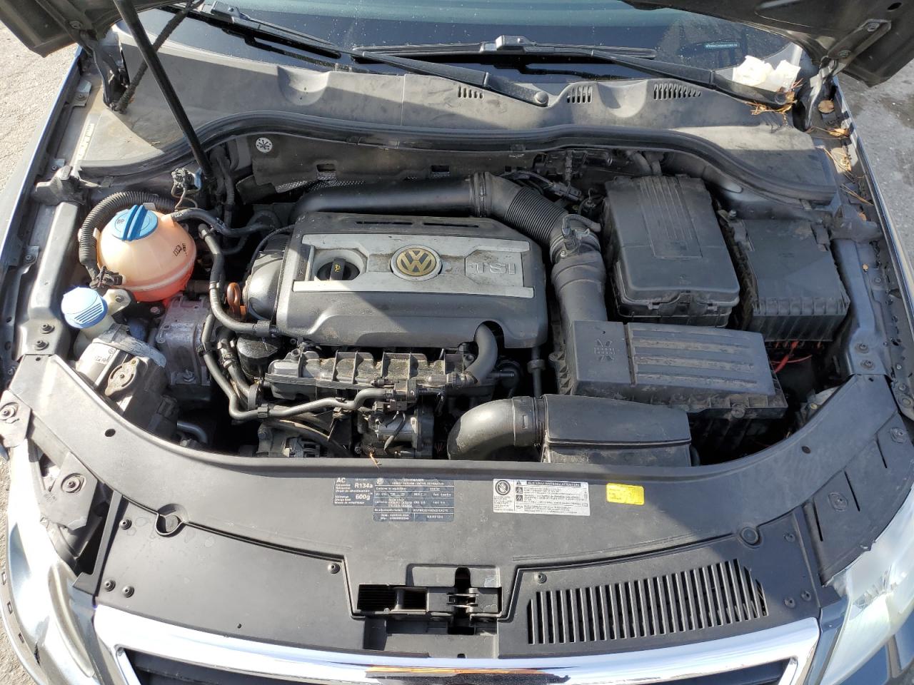 2010 Volkswagen Passat - Image 12