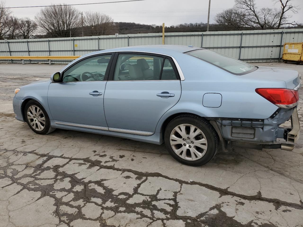 2012 Toyota Avalon - Image 2