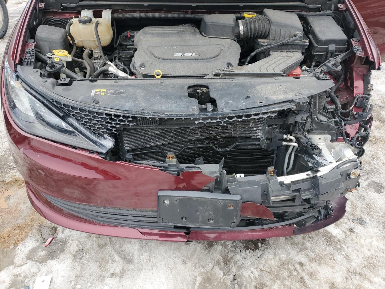2017 Chrysler Pacifica - Image 12