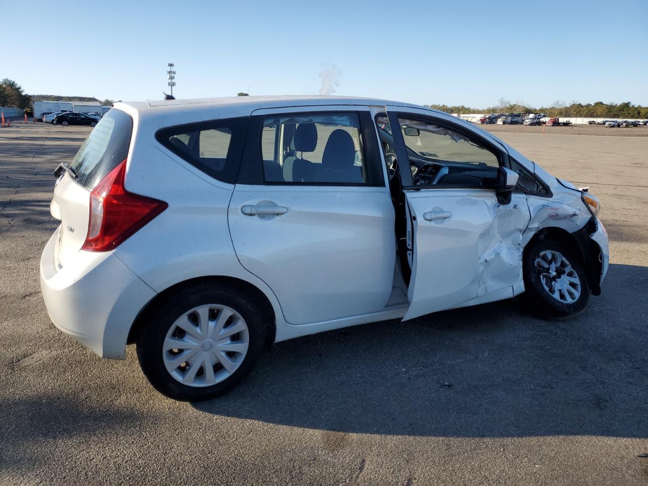 2015 Nissan Versa - Image 3