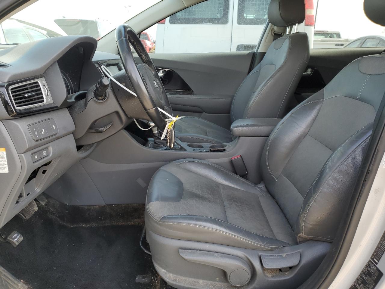 KNDCC3LC1H5068740 2017 Kia Niro Ex