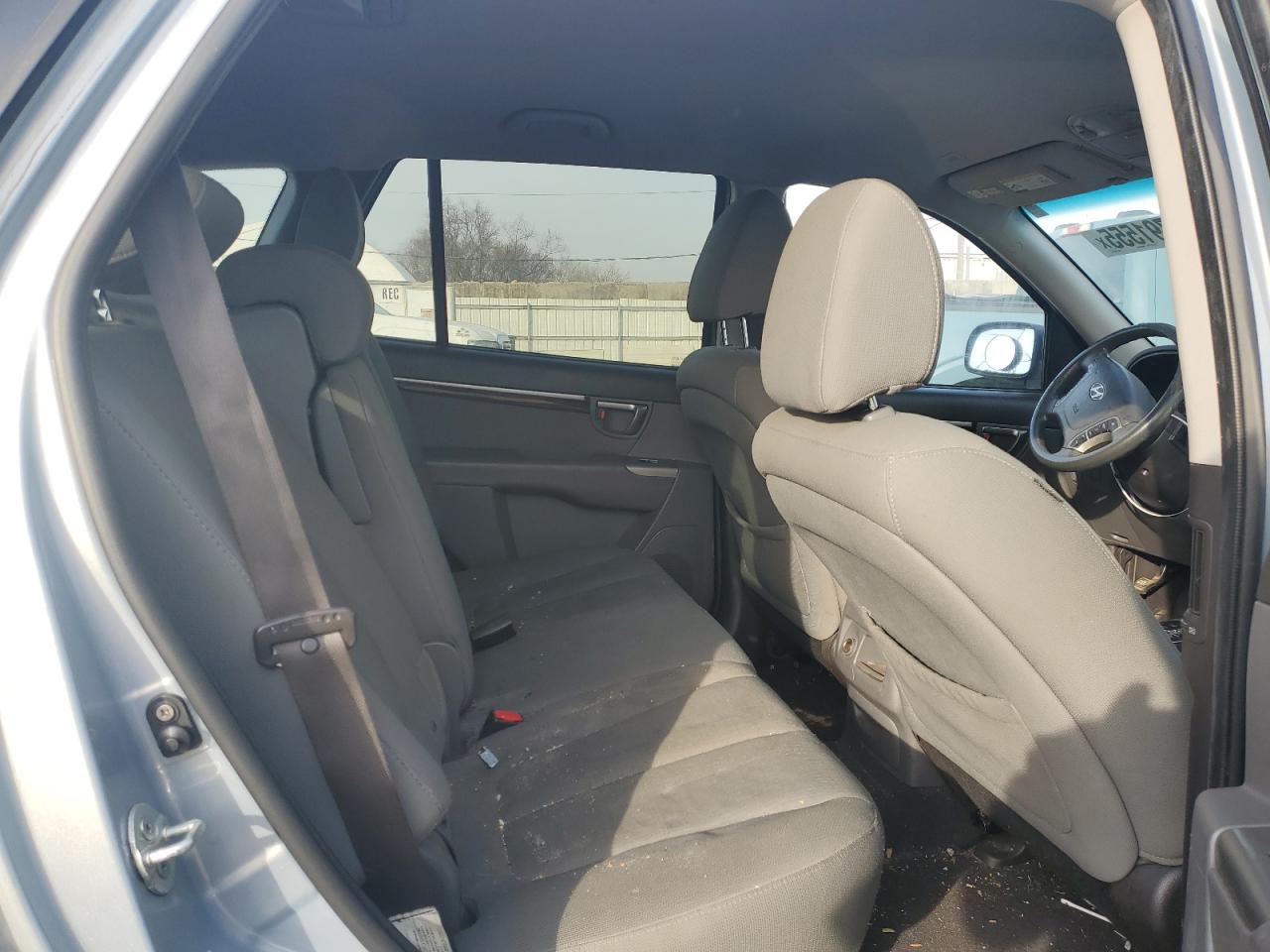 2010 Hyundai Santa Fe - Image 11