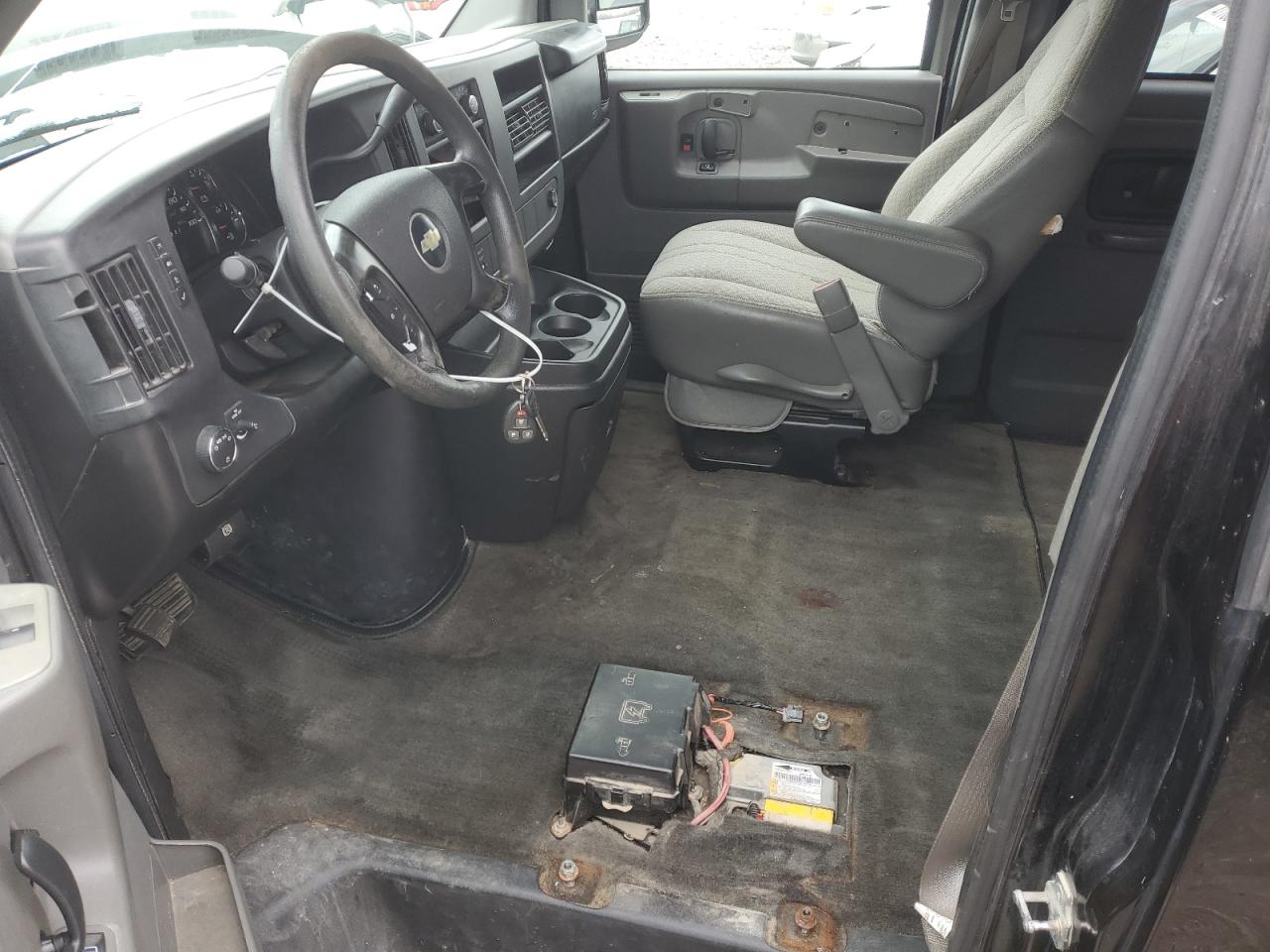 2009 Chevrolet Express - Image 7