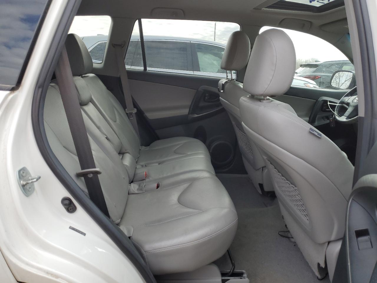 2012 Toyota RAV 4 - Image 11