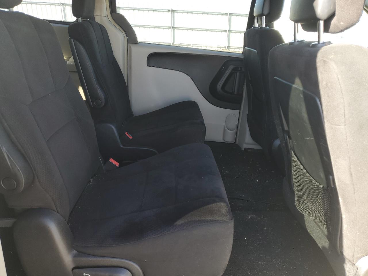 2011 Chrysler Town & Country - Image 11