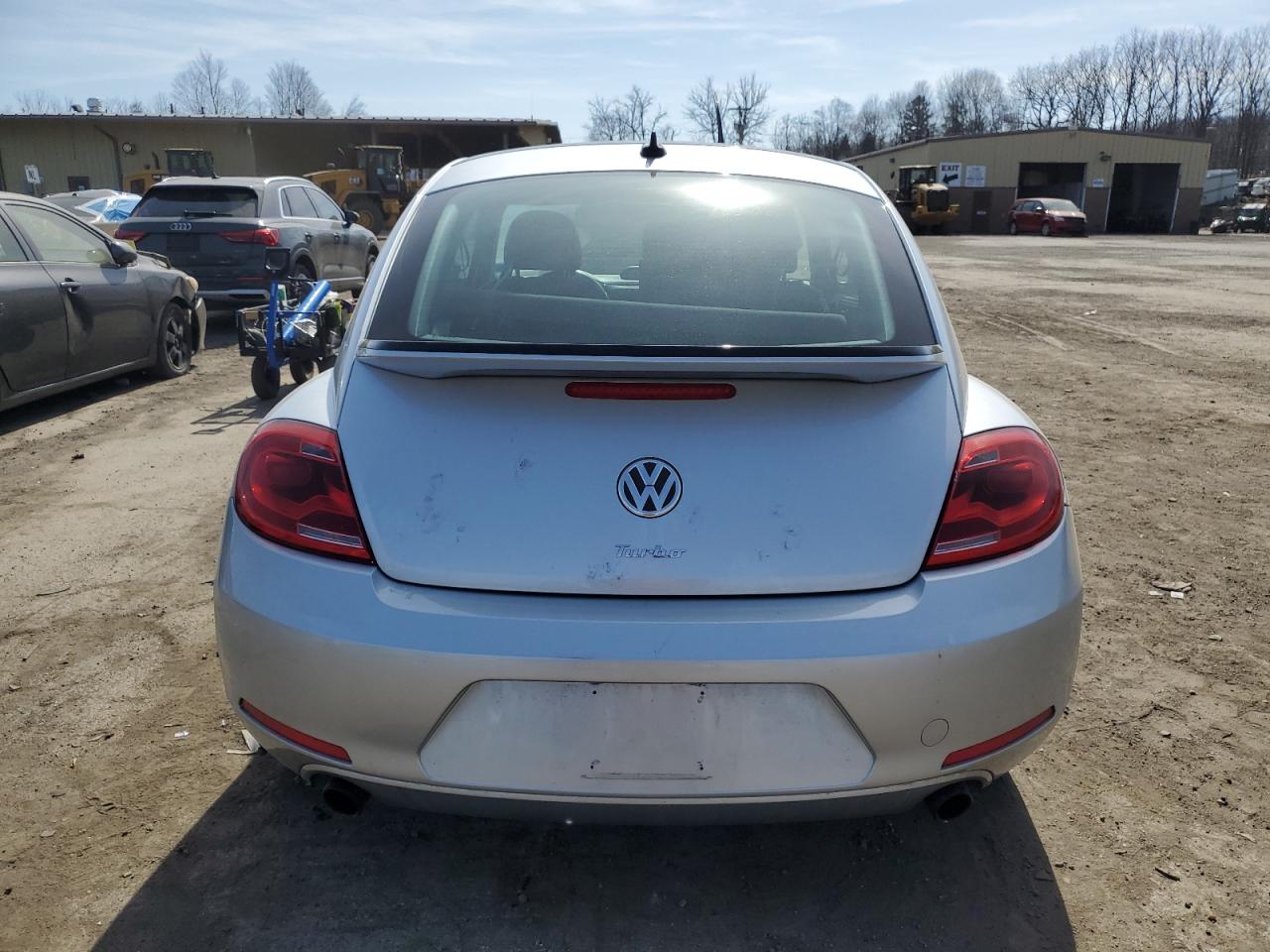 2012 Volkswagen Beetle - Image 6