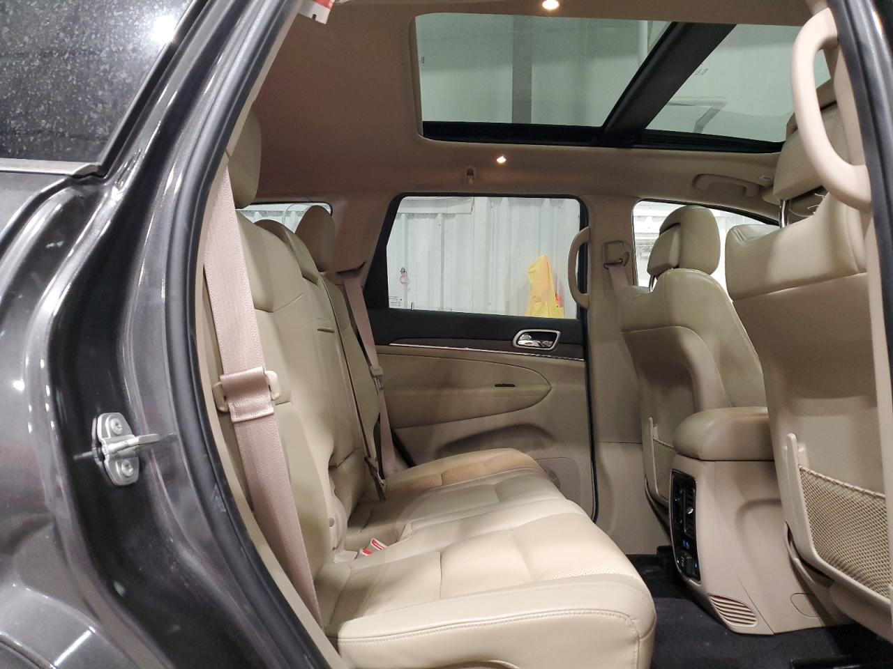 2017 Jeep Grand Cherokee - Image 11