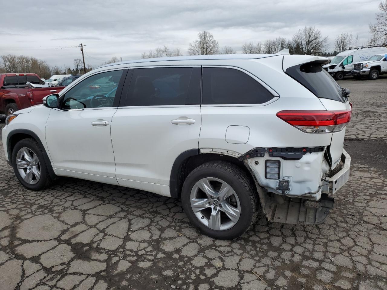 2019 Toyota Highlander - Image 2