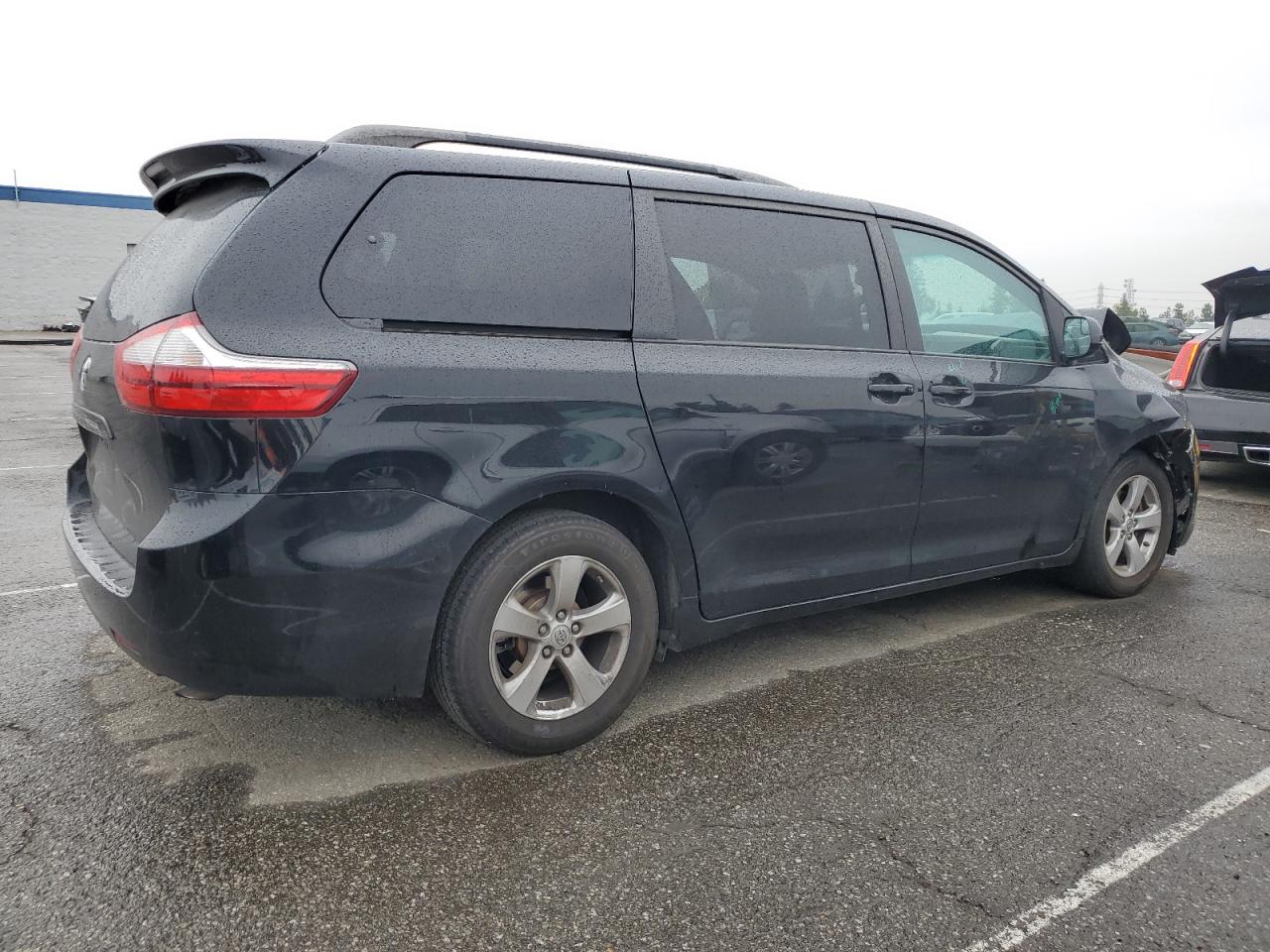 2015 Toyota Sienna - Image 3