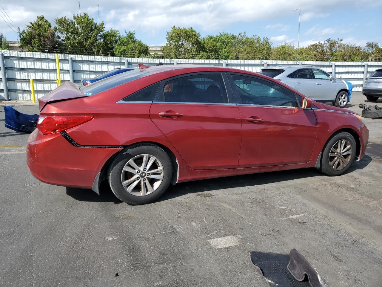 2011 Hyundai Sonata - Image 3