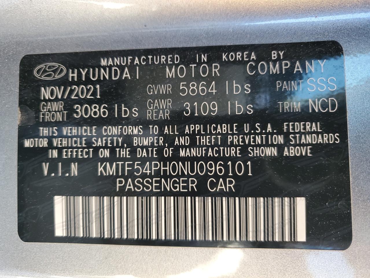 2022 Genesis G90 - Image 12