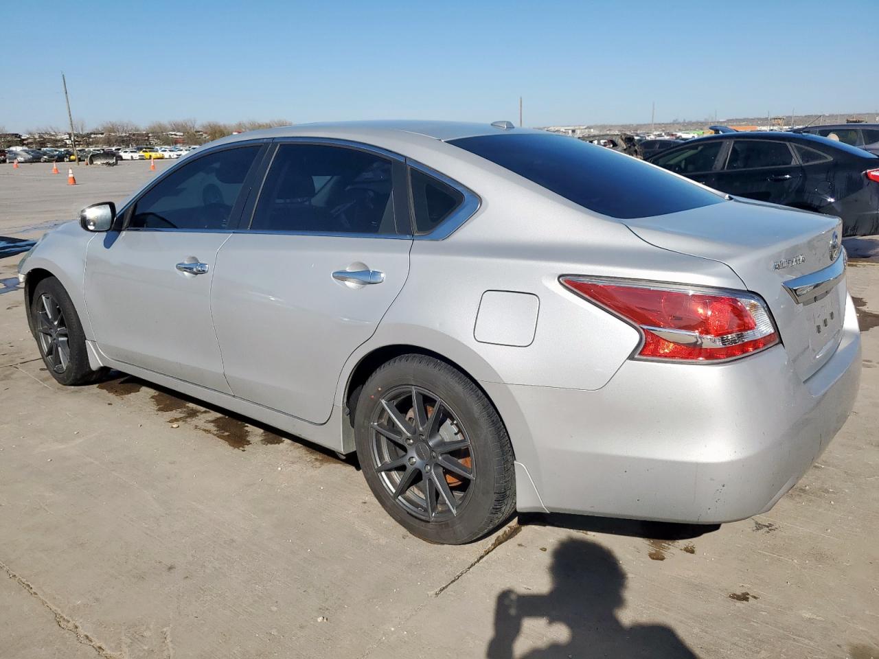 2015 Nissan Altima - Image 2