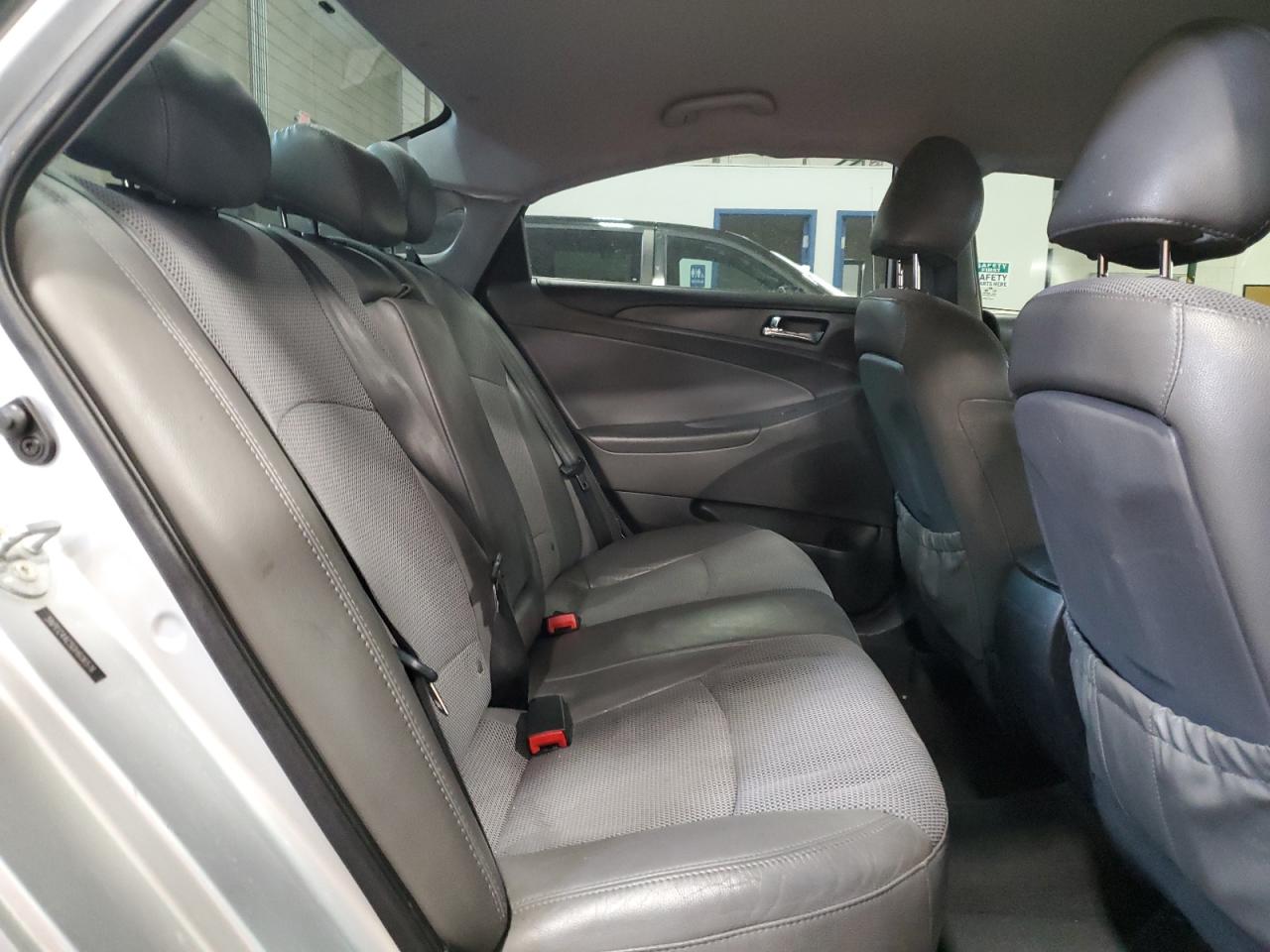 2013 Hyundai Sonata - Image 10