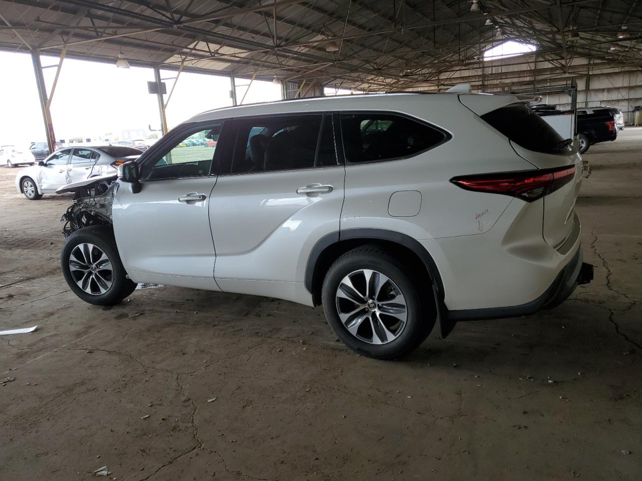 2020 Toyota Highlander - Image 2
