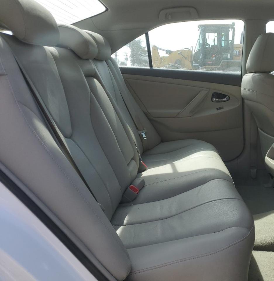 2011 Toyota Camry - Image 10