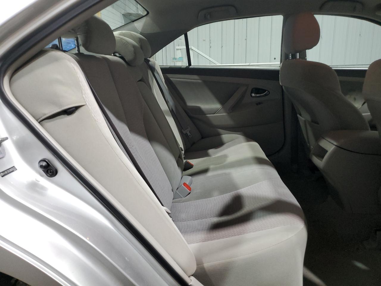 2010 Toyota Camry - Image 11