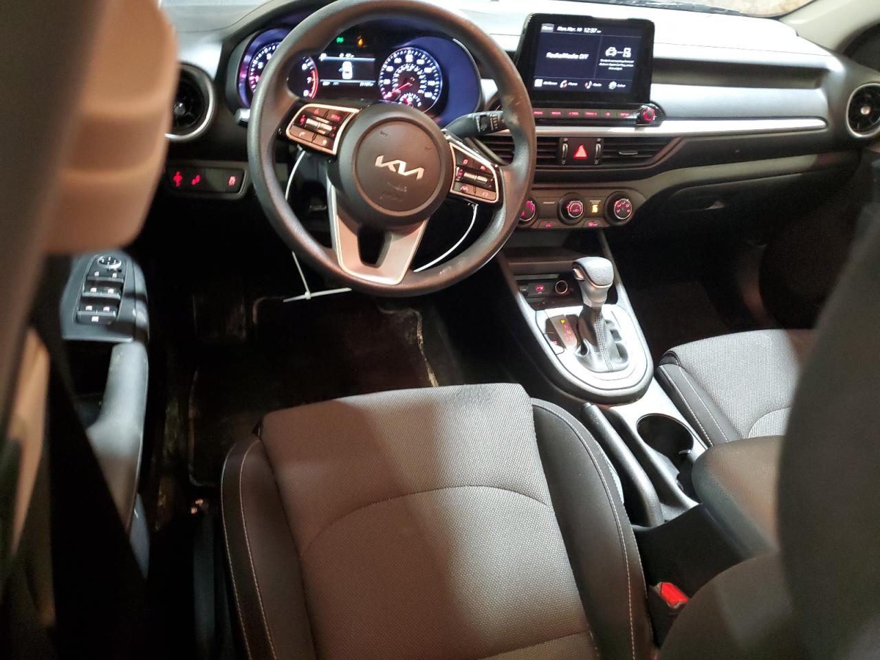 2023 Kia Forte - Image 8