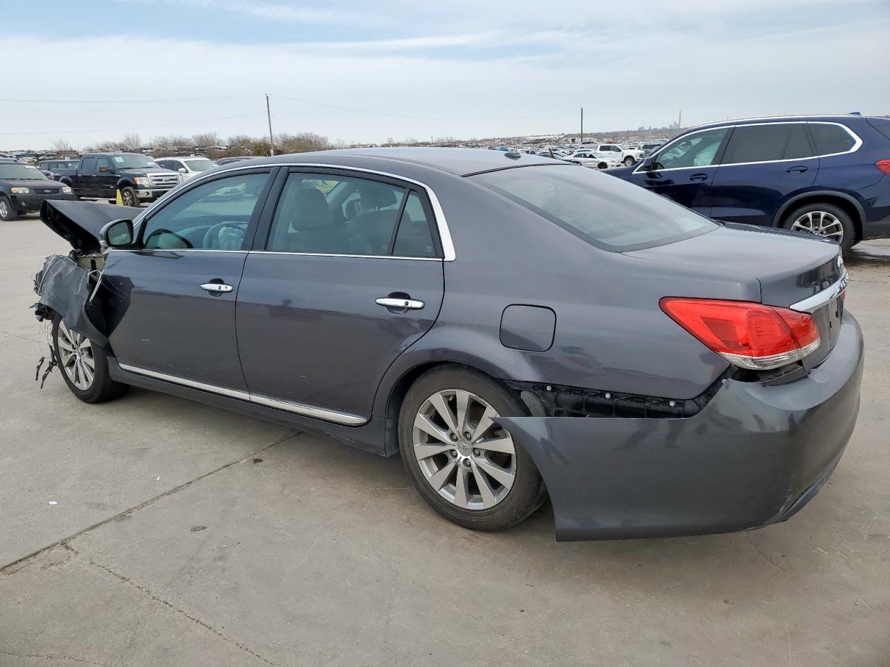 2012 Toyota Avalon - Image 2