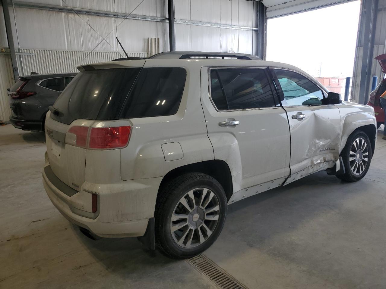 2016 GMC Terrain - Image 3