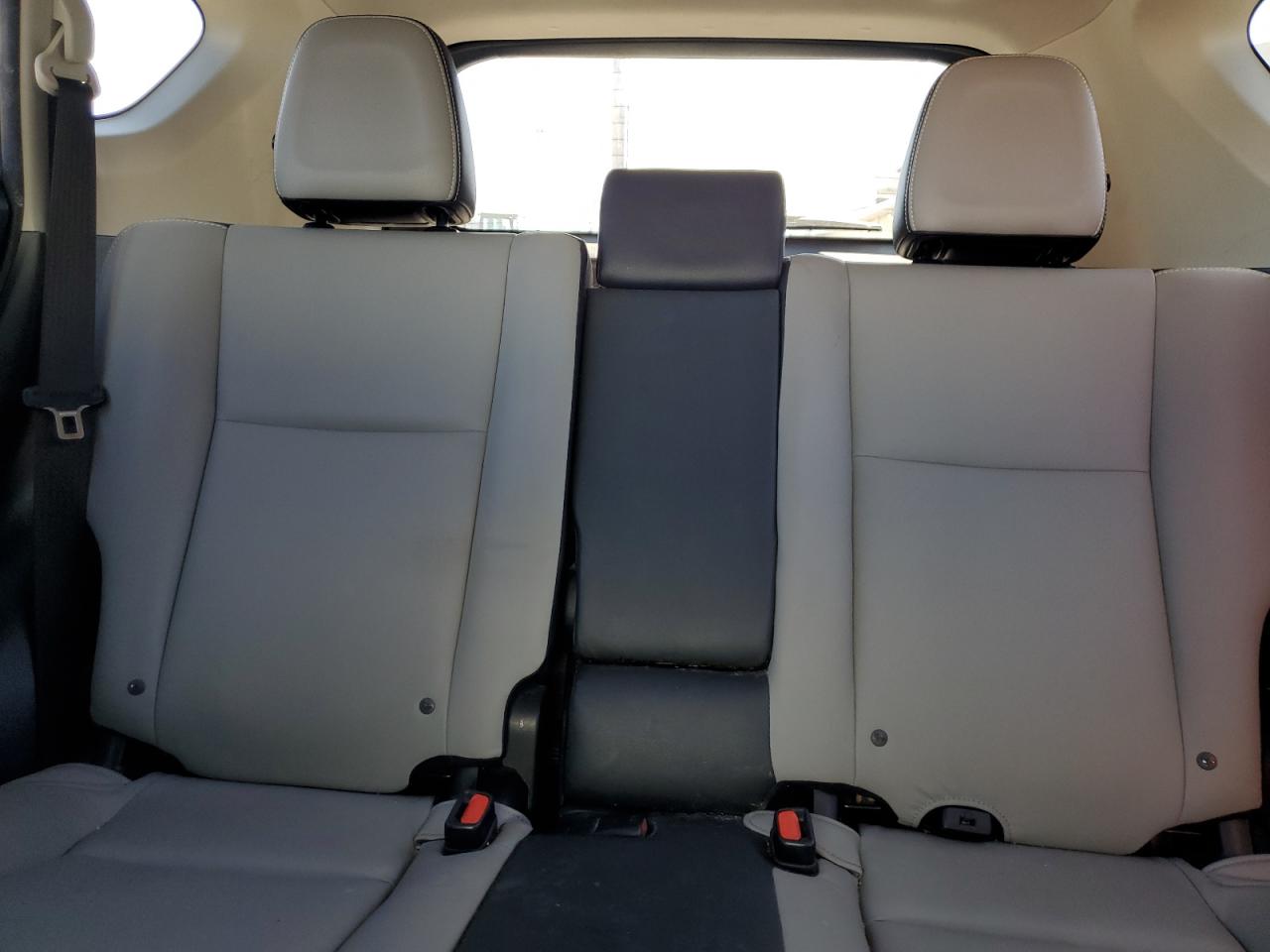 2017 Toyota RAV 4 - Image 10