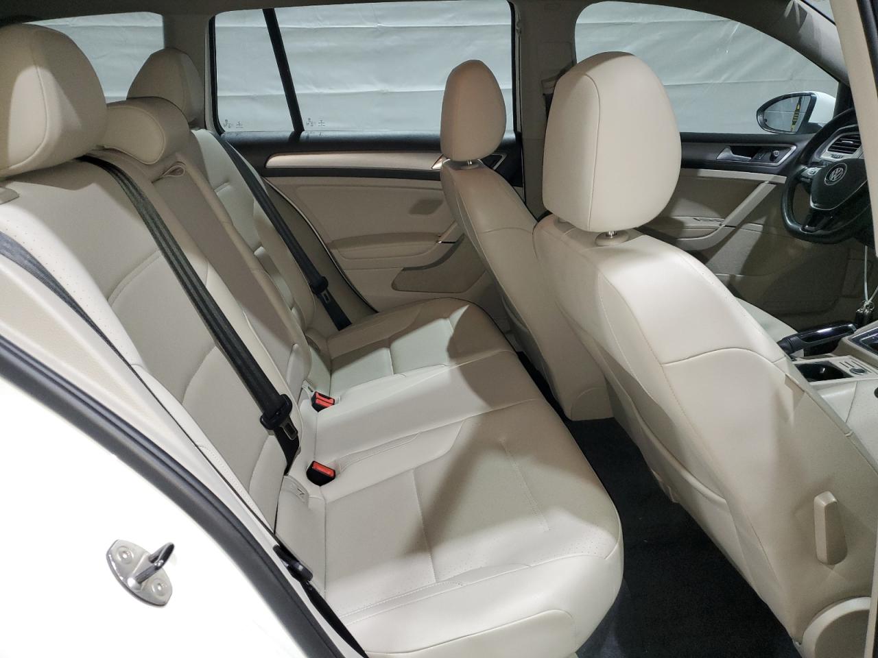 2015 Volkswagen Golf - Image 10