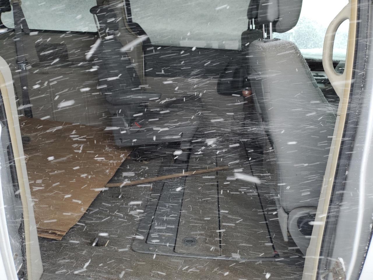 2010 Chrysler Town & Country - Image 11