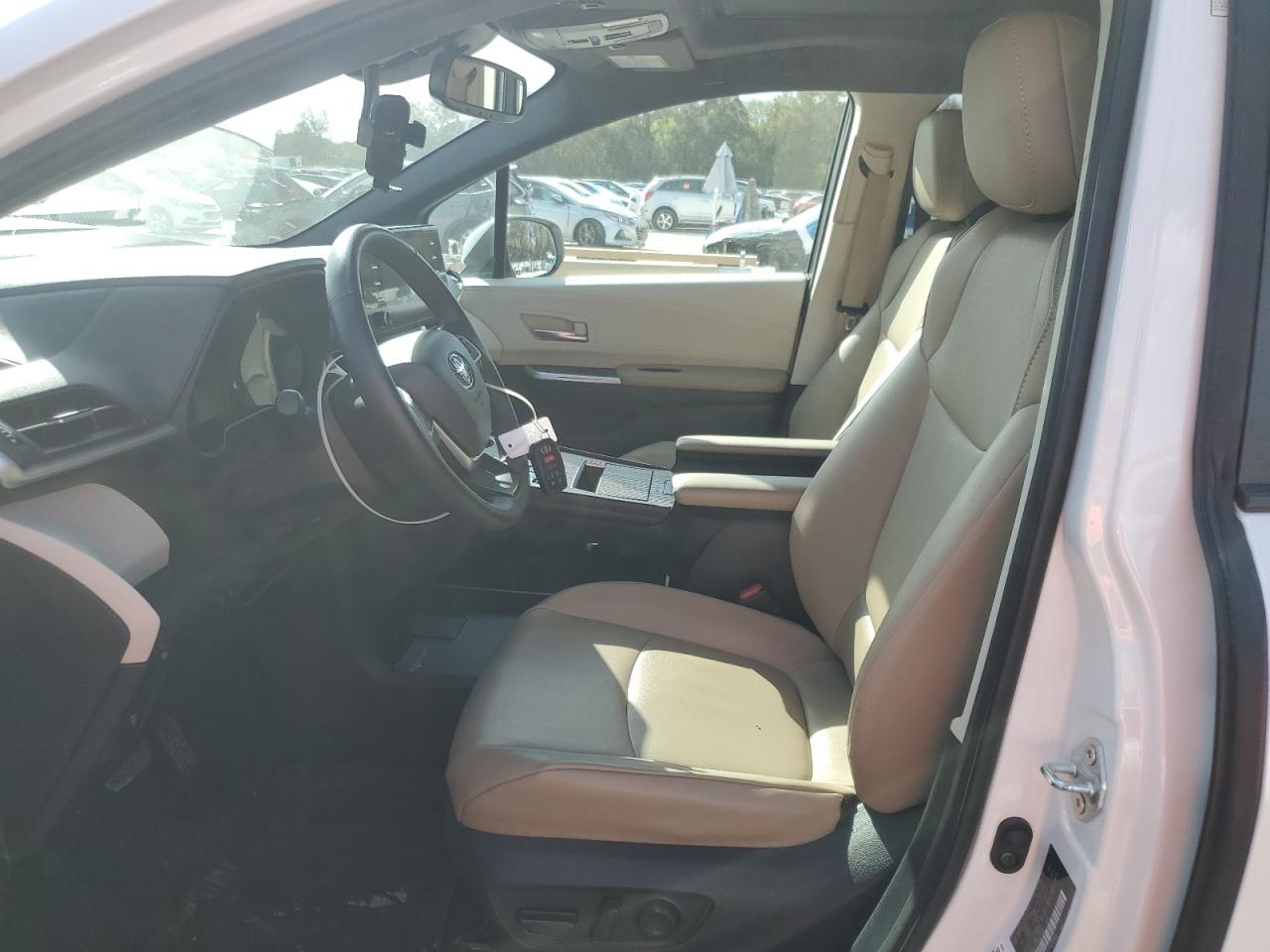 2022 Toyota Sienna - Image 7