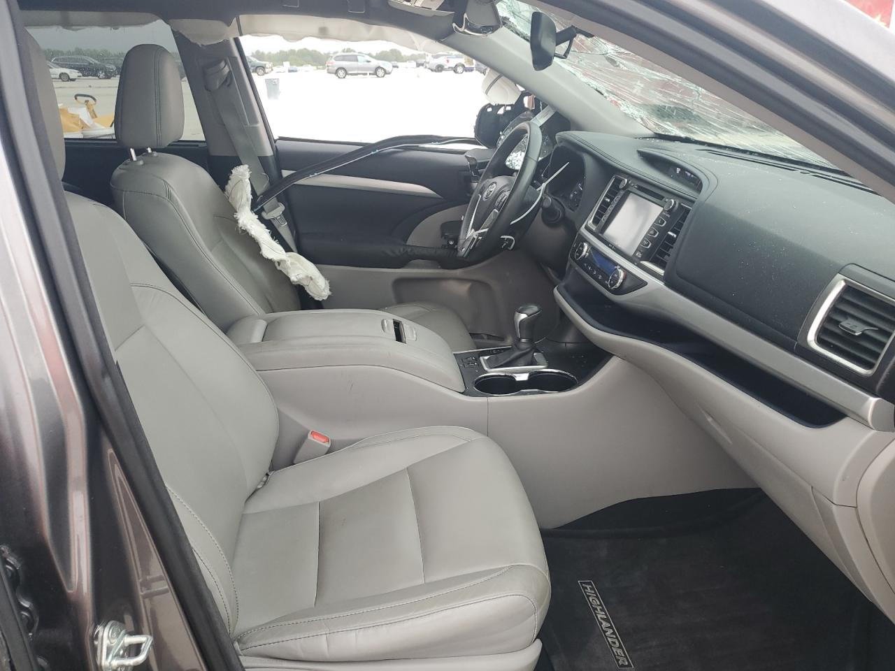 2015 Toyota Highlander - Image 7