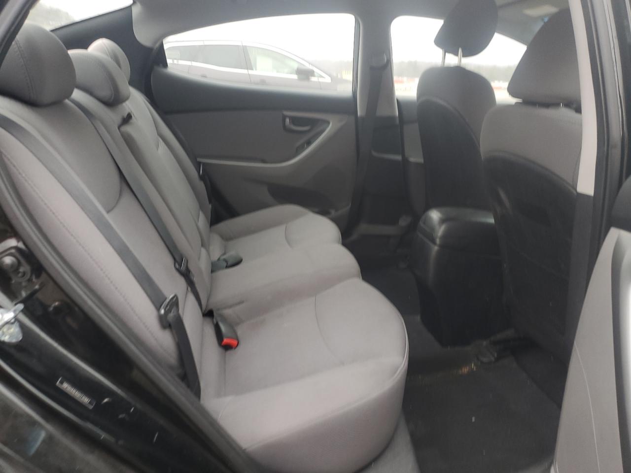 2016 Hyundai Elantra - Image 11