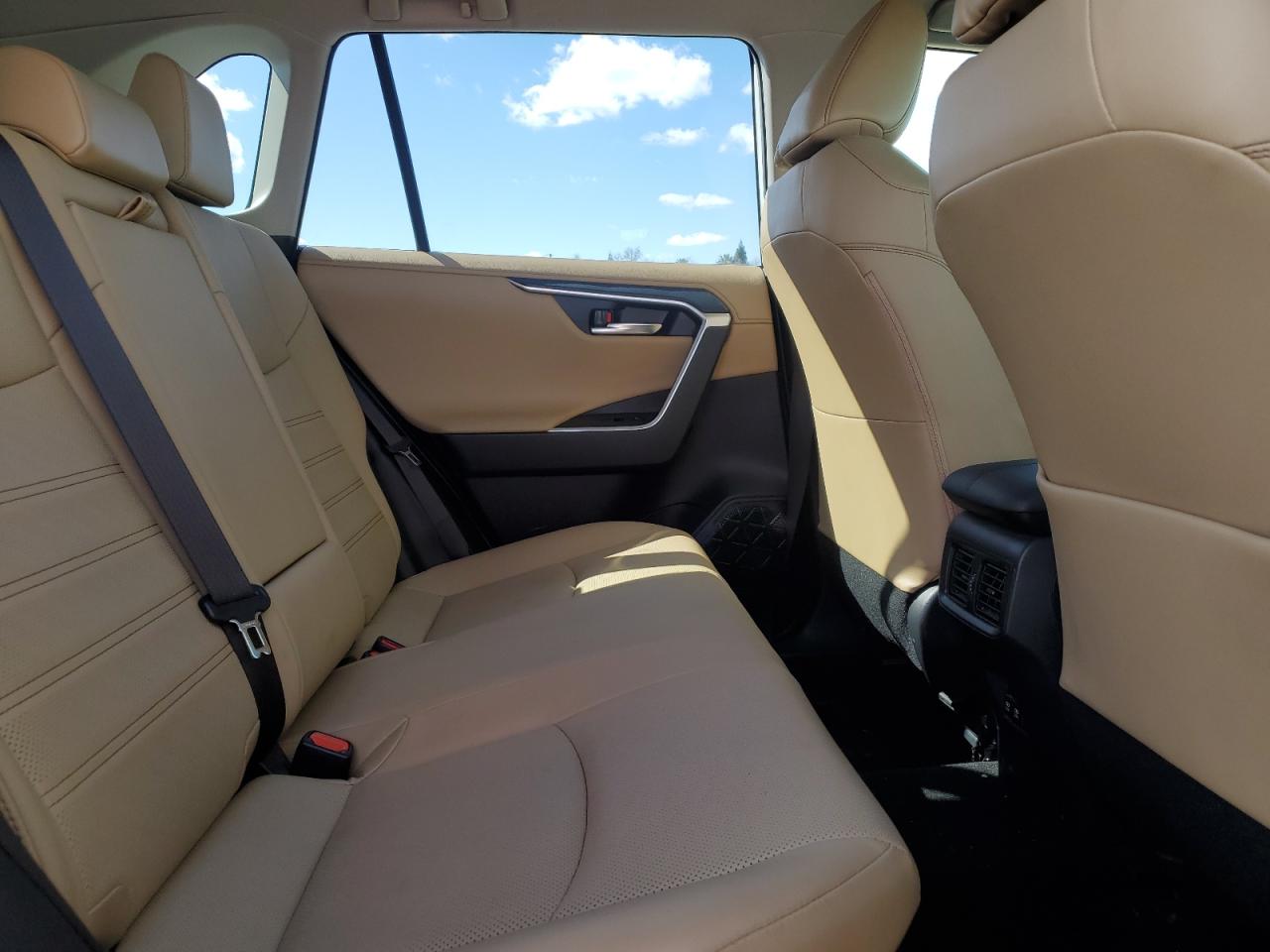 2019 Toyota RAV 4 - Image 11