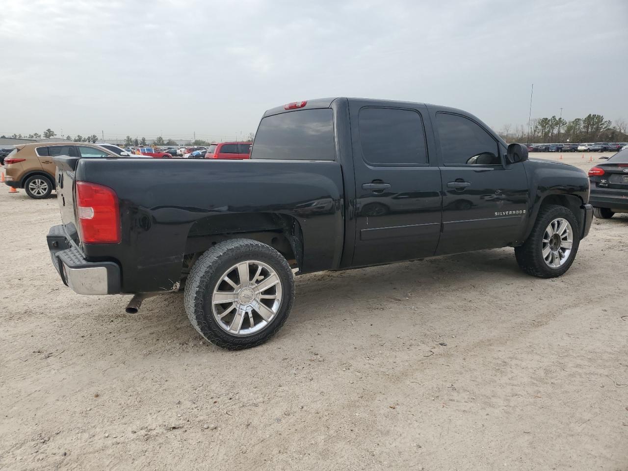 2007 Chevrolet Silverado - Image 3