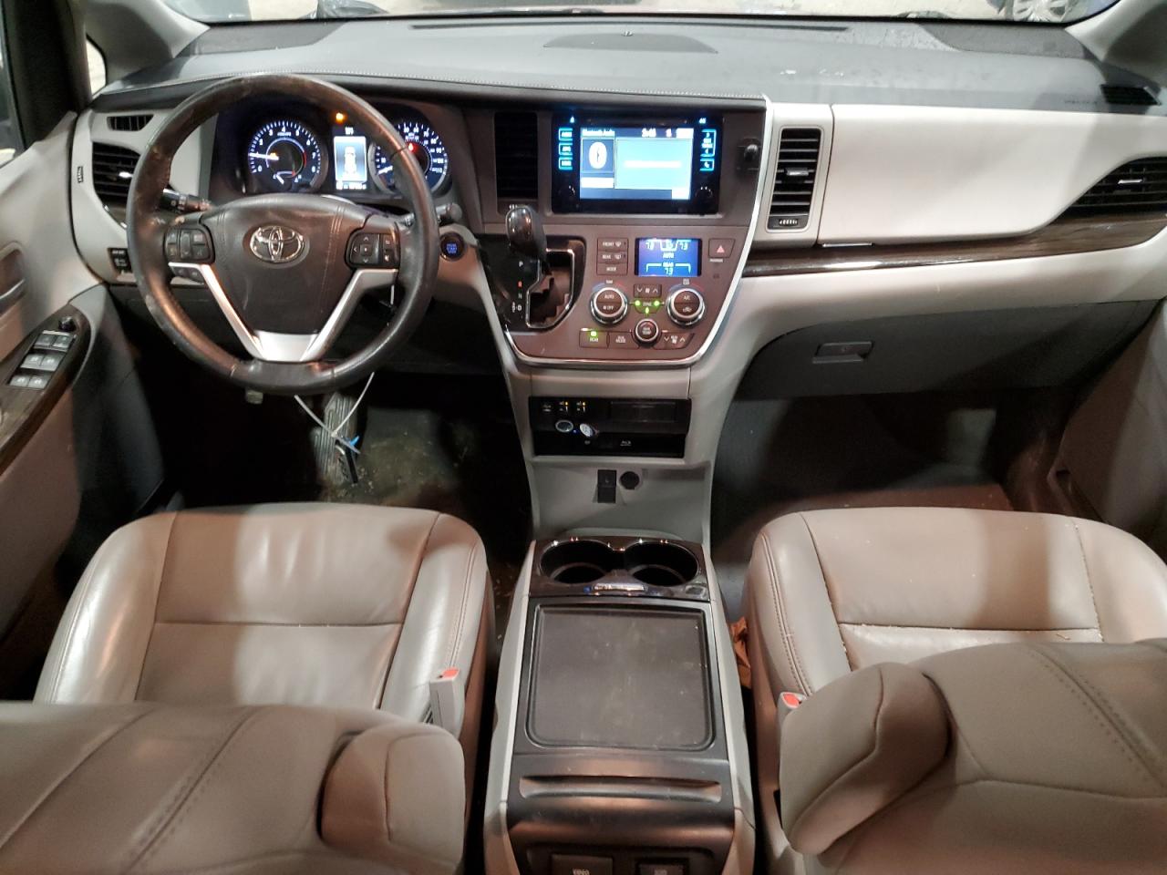 2015 Toyota Sienna - Image 8