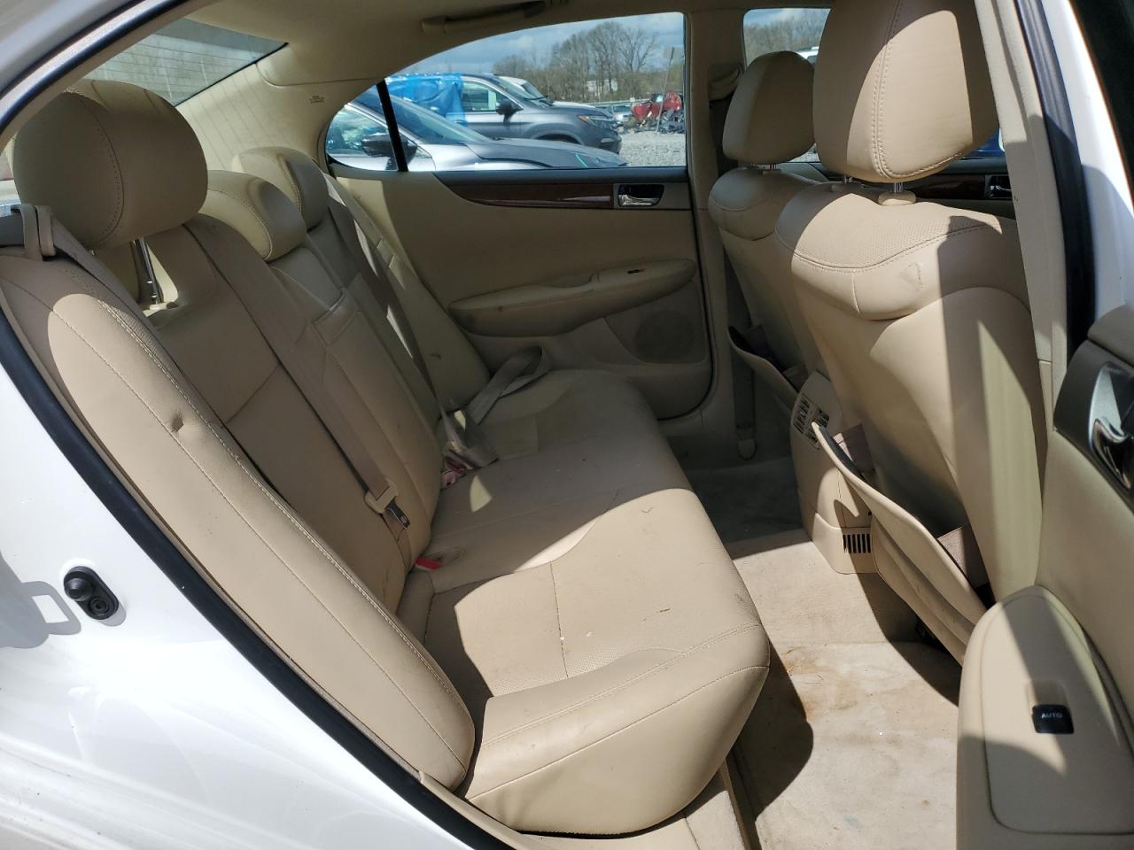 2005 Lexus ES - Image 10